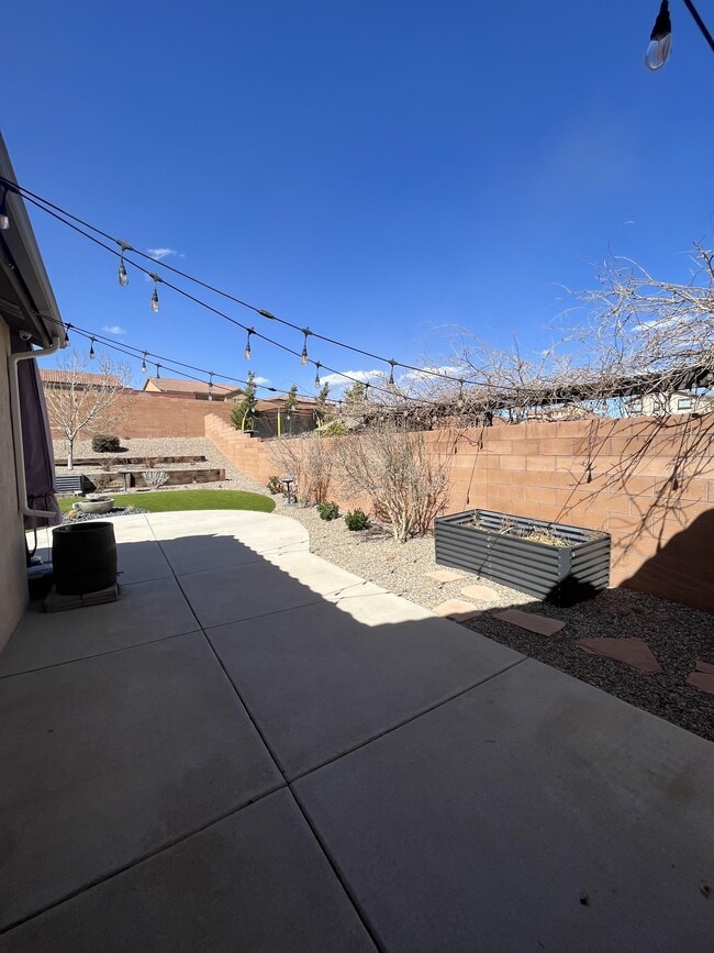 Building Photo - 4011 Sierra Alta Ave NE