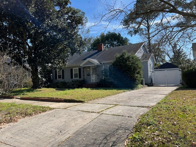 Primary Photo - 3-bedroom 2-bath home located on Columbus ...