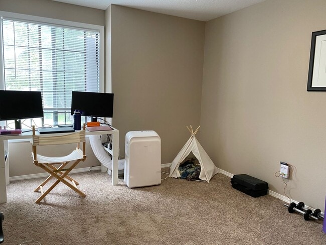 Building Photo - Lovely updated Bethany home