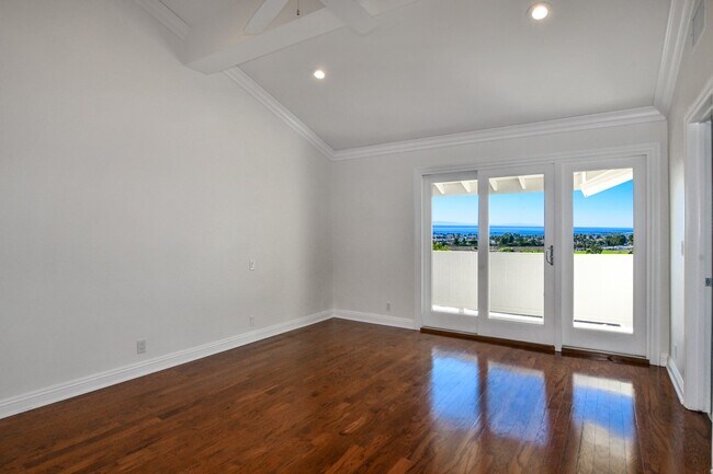 Building Photo - 4 White Water Dr