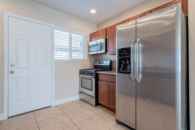 Building Photo - 818 W Osborn Rd