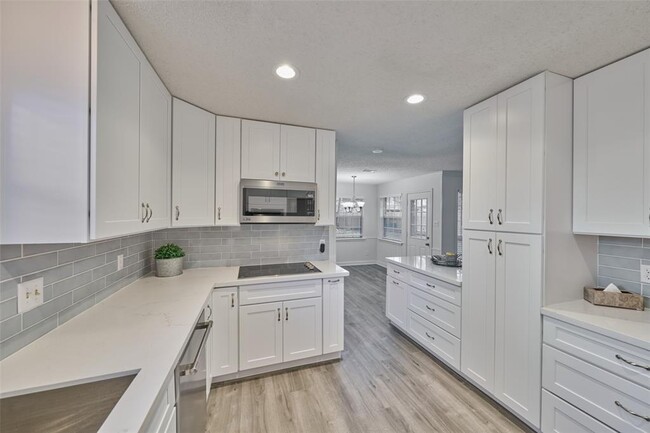 Building Photo - 715 Baltic Ln