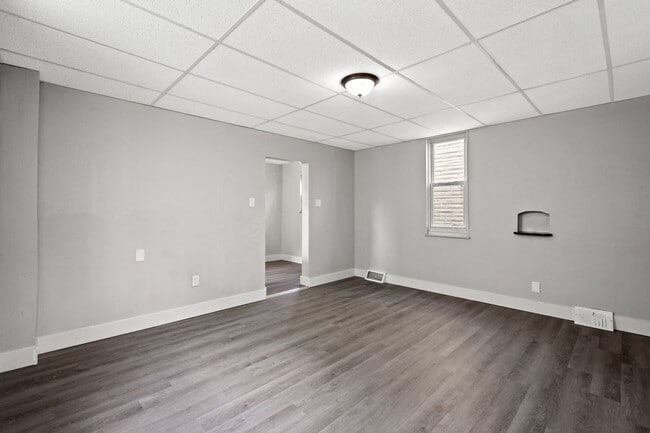 Building Photo - BLACK FRIDAY DEAL! SCORE 50% OFF 1ST MONTH'S RENT IF SIGNED BY NOV. 28! Fresh 2 bedroom home in M...