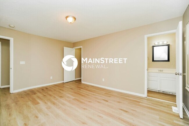 Building Photo - 3 Bedroom Pet-Friendly Home in COLUMBUS, OH with Main Street Renewal