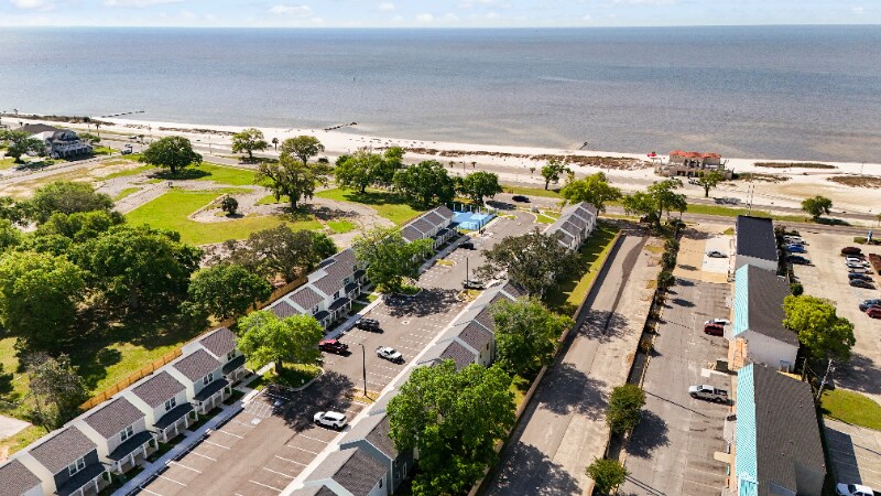 Building Photo - 101 Coral Breeze Drive