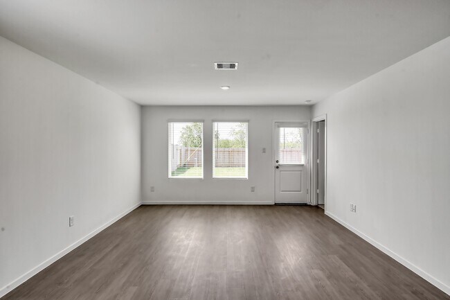 Building Photo - 29635 Knollwood Bay Rd