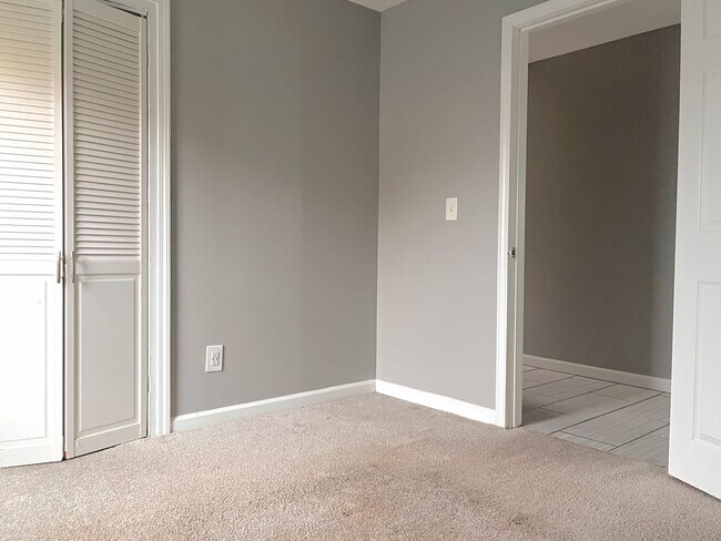 Building Photo - 1025 West Ave