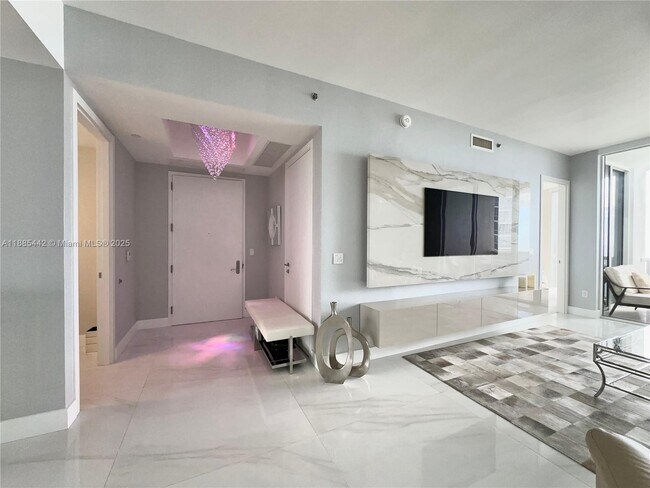 Primary Photo - 15901 Collins Ave