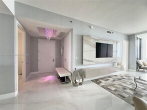 Building Photo - 15901 Collins Ave