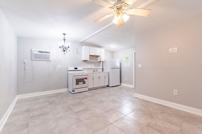 Building Photo - 2017 Oceanview Pl