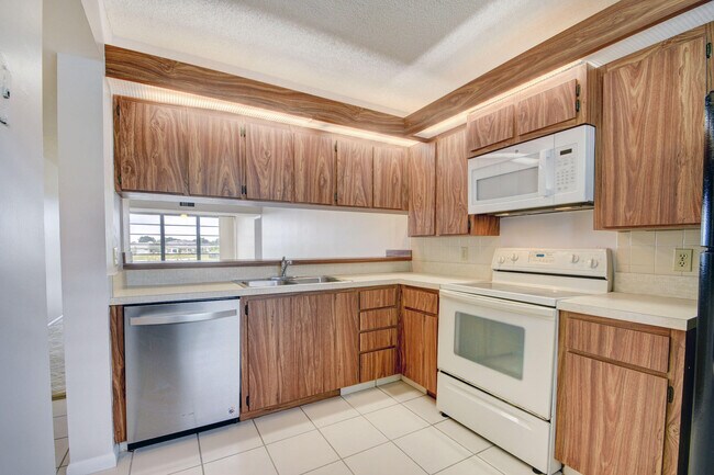 Building Photo - 3520 Whitehall Dr