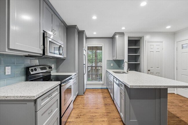 Building Photo - 1311 Antoine Dr