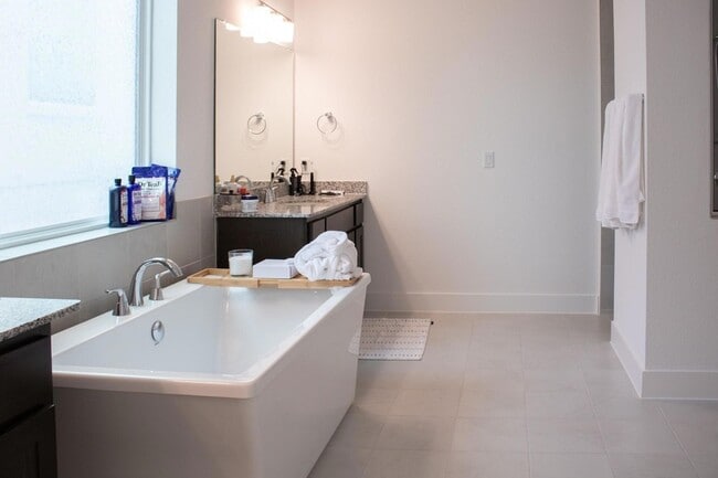 Building Photo - 1709 Novara Trl