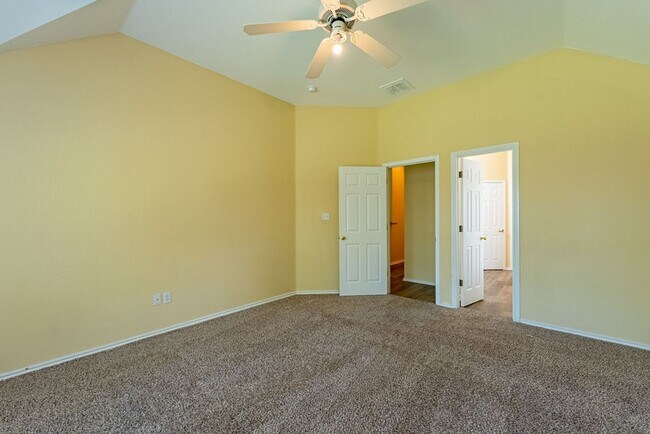 Building Photo - Beautiful 4 bedroom, 2 bathroom home in Round Rock!