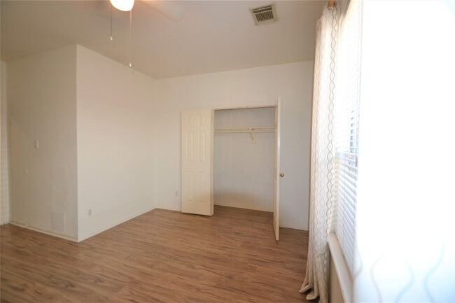 Building Photo - 15307 Amesbury Ln