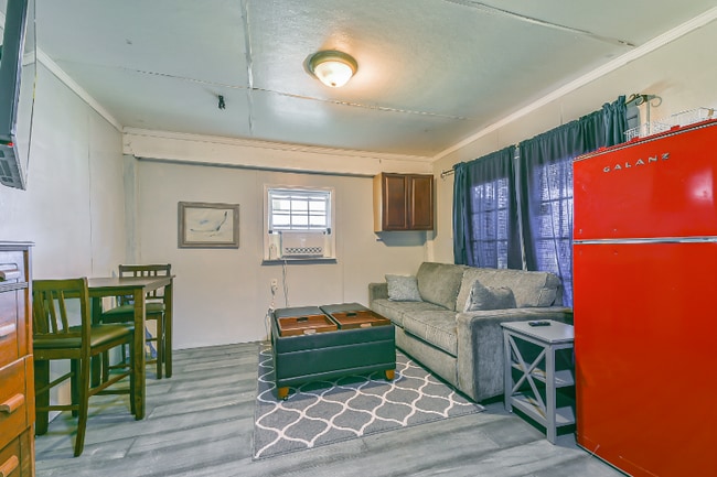 Building Photo - 3919 San Jacinto Dr