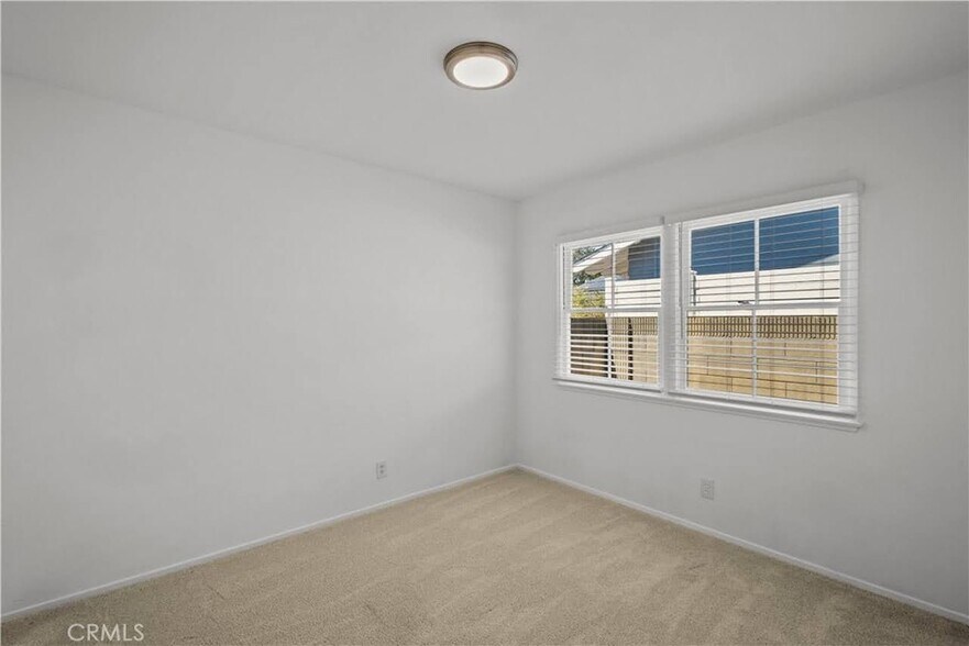 Building Photo - 6061 Dundee Dr
