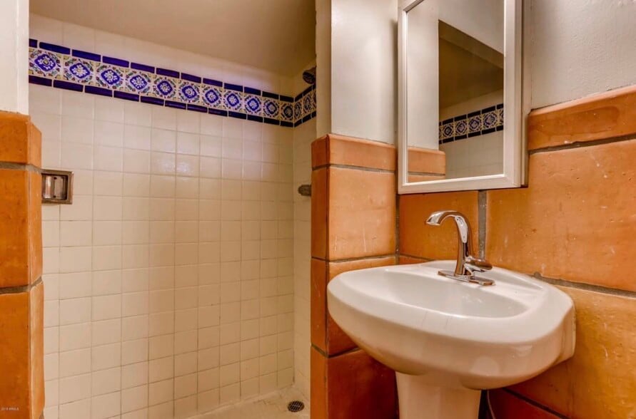 Building Photo - 2232 N Evergreen St