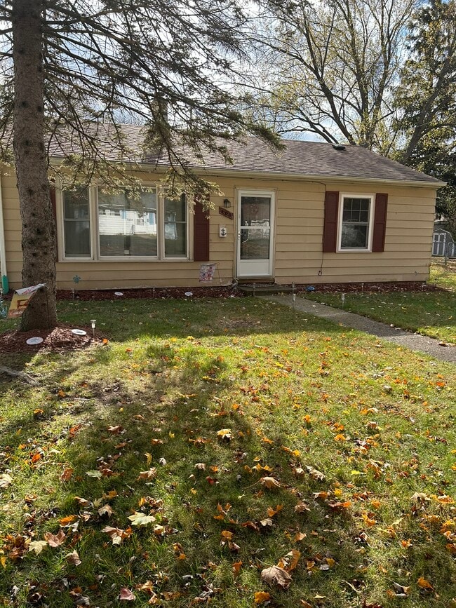 Building Photo - 408 E Broadwell St