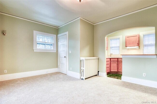 Building Photo - 25 Maple Ave