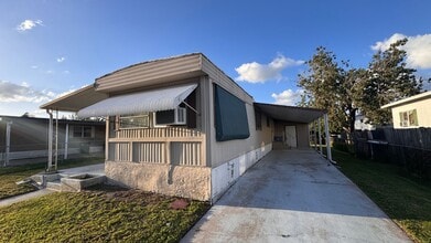 Building Photo - 2522 Amberly Rd NE