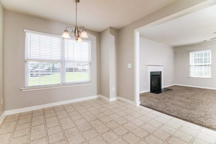 Building Photo - 2707 Brownlow Ct