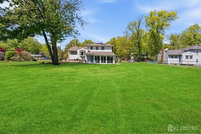 Building Photo - 34 Ventnor Dr