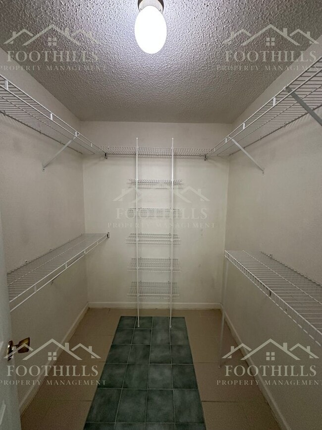 Building Photo - 3 Bedroom, 2 Bath Home near to Hwy 187 South