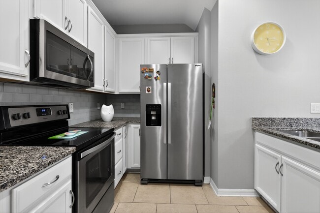 Building Photo - 17523 Promenade Dr