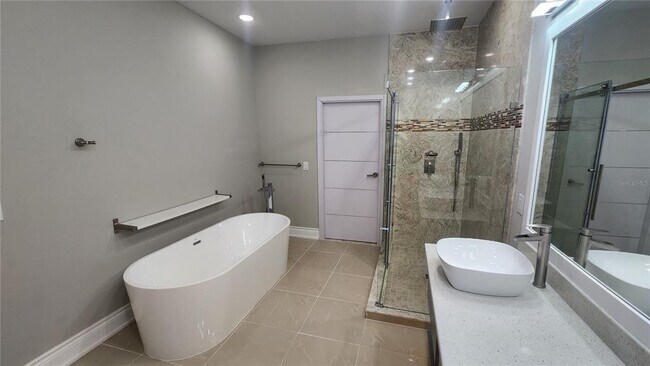 Building Photo - 1968 Greenbriar Ter