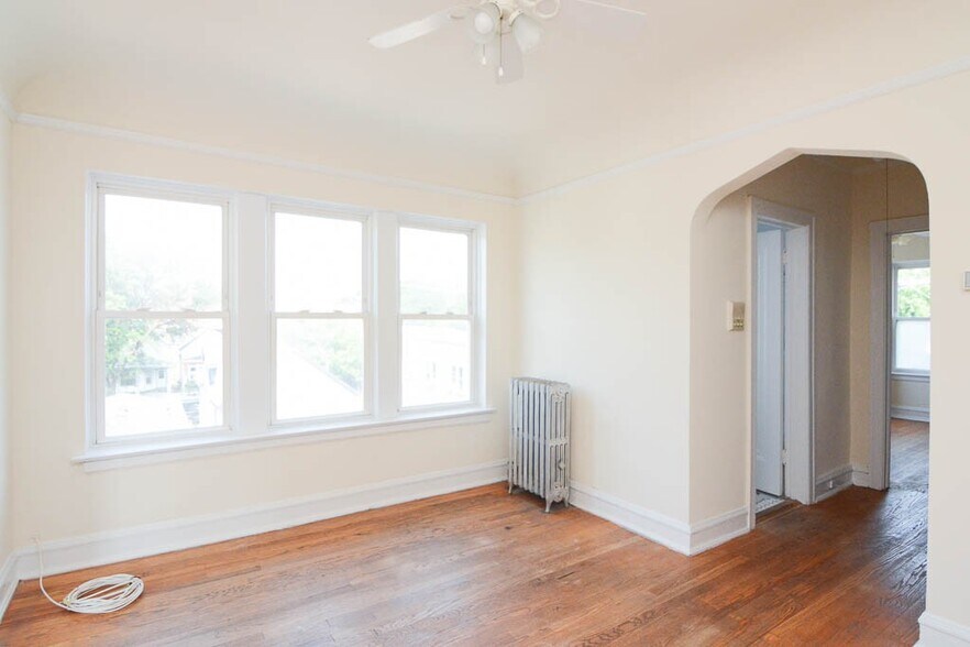 Building Photo - 2942 N Albany Ave