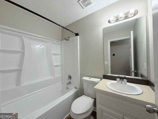 Building Photo - 11 Woodvine Ct