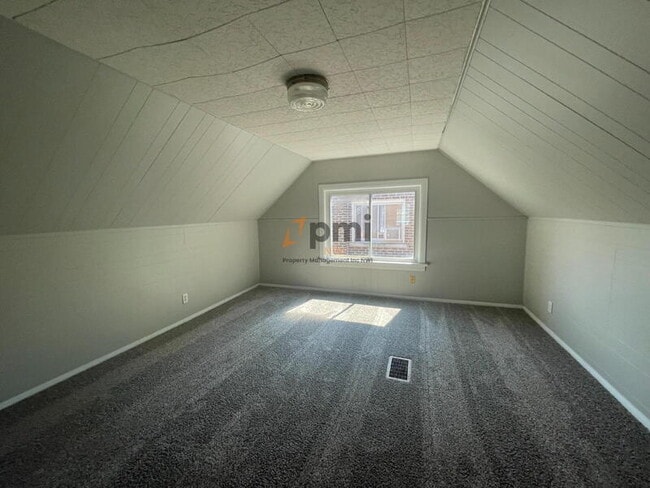 Building Photo - 3703 Towle Ave