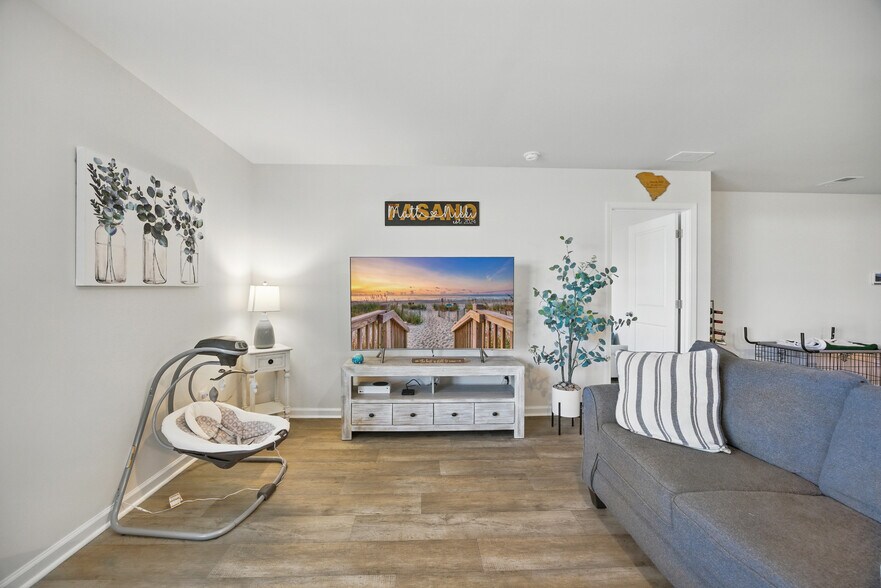 Building Photo - 580 Talisman Trl