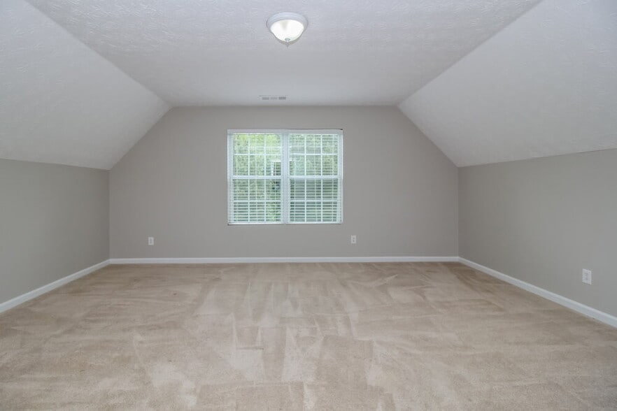 Building Photo - 1200 Catalina Pkwy