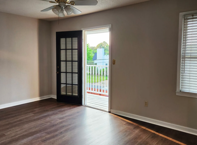 Master Bedroom w/ Balcony - 429 Buckingham Cir