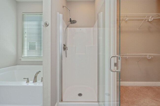 Building Photo - Modern 4-Bedroom Home with Designer Touches in the Heart of Niceville