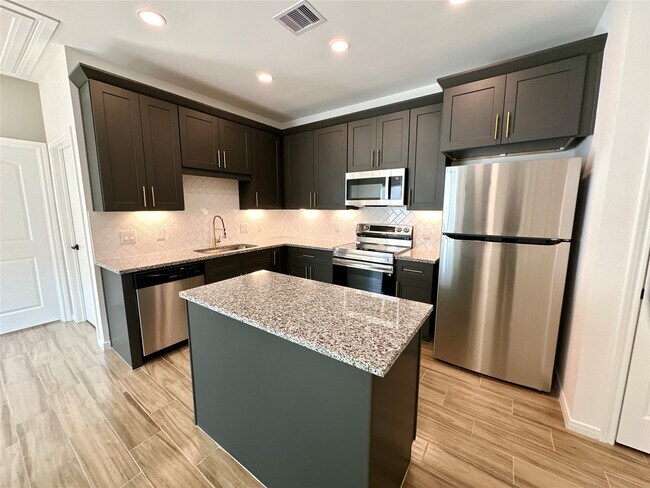 Building Photo - 11559 Persimmon St