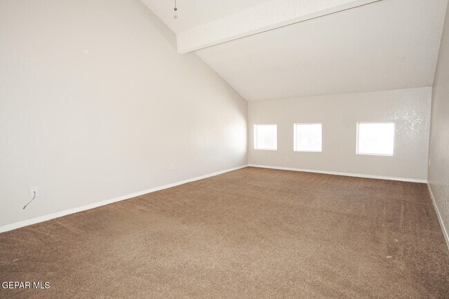 Building Photo - 2151 Sun Manor Dr