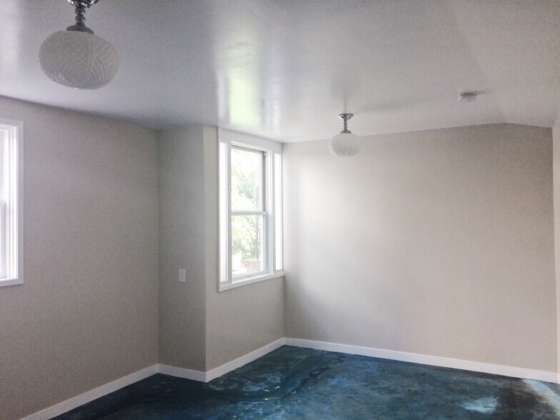 Building Photo - 1522 Willow Street Apt B