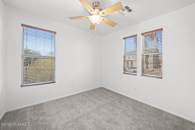 Building Photo - Lovely 4 bedroom, 2 bath home with 2 car garage