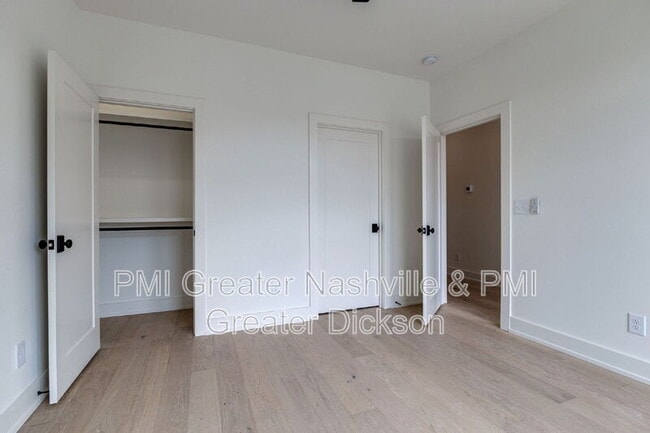 Building Photo - 537 Midnight Way