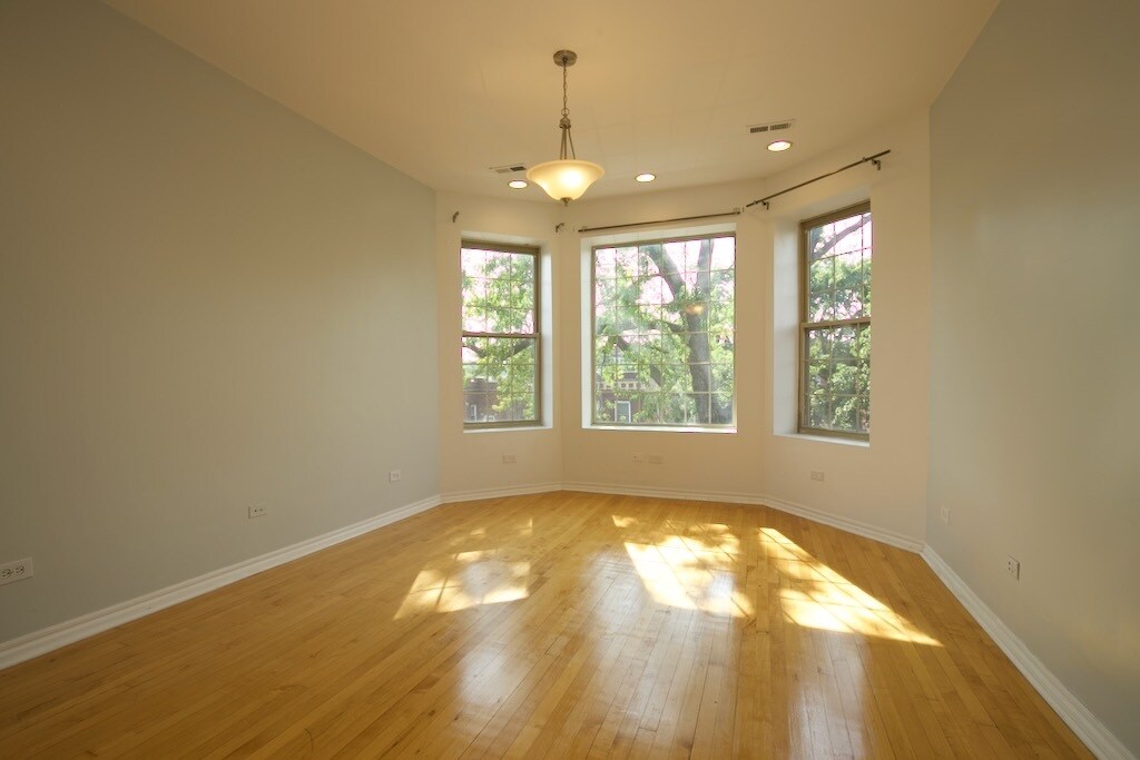 Building Photo - 2531 N Kildare Ave