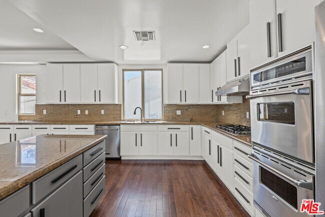 Building Photo - 2619 Rinconia Dr