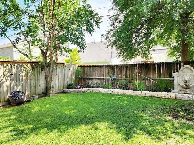 Building Photo - 1415 Wakefield Dr