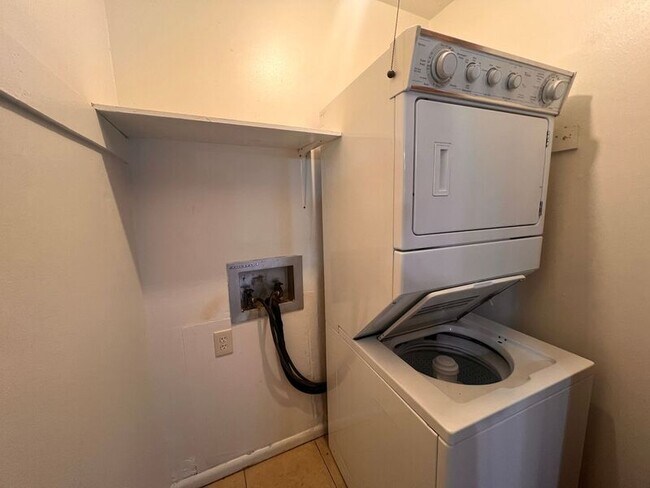 Building Photo - 6709 Sandpiper Dr