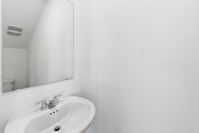 Building Photo - 331 Bugbee