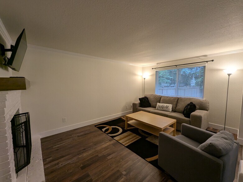 Livingroom - 319 10th Ave SE