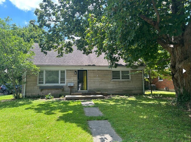 Building Photo - AVAILABLE MID-JUNE!