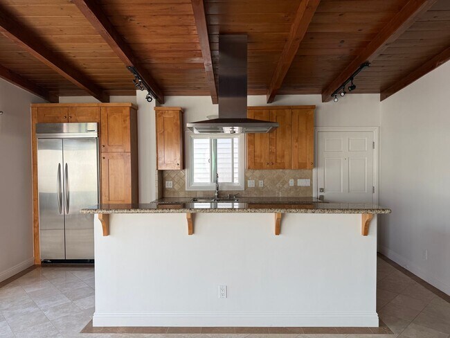 Building Photo - 210 Seaview St